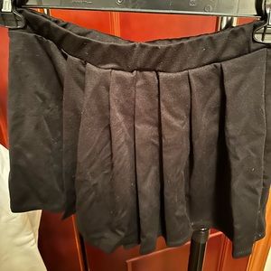 never worn black pleated skort